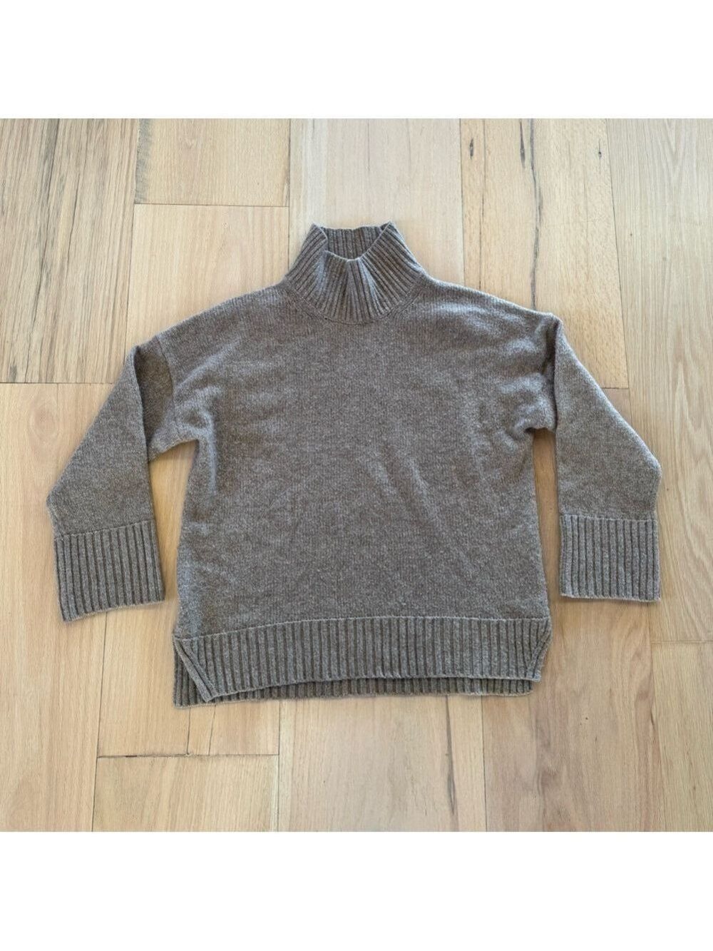 Abercrombie & Fitch Light Brown Turtleneck Sweater Size Medium